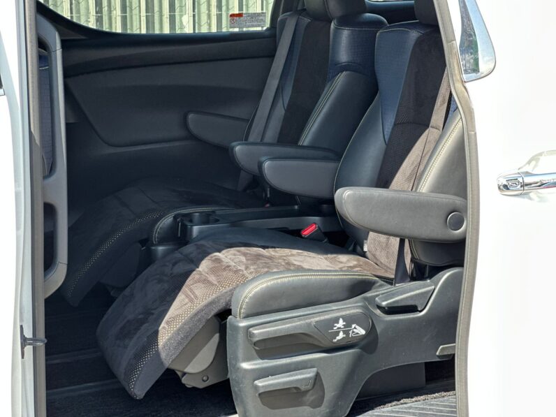 
								Toyota Vellfire full									