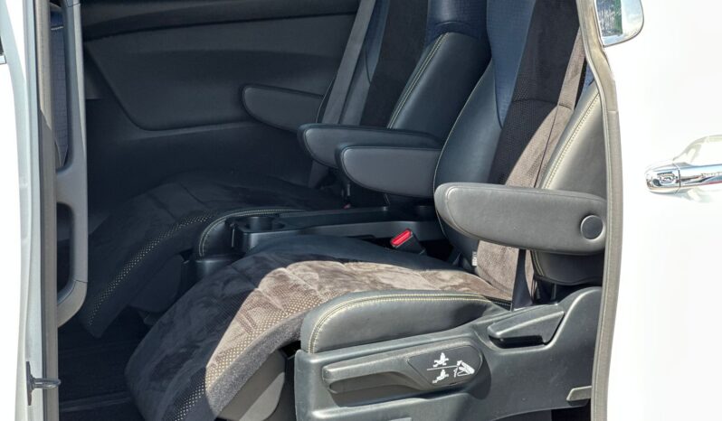 
								Toyota Vellfire full									