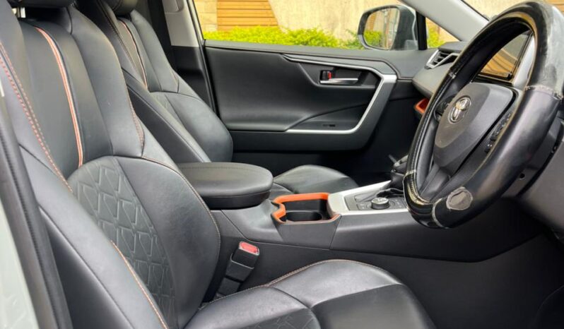 
								Toyota Rav4 adventure full									