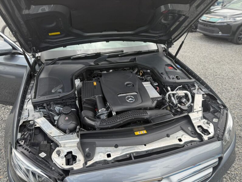 
								Mercedes Benz E250 full									