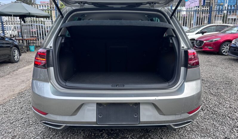 
								Volkswagen Golf Tsi full									