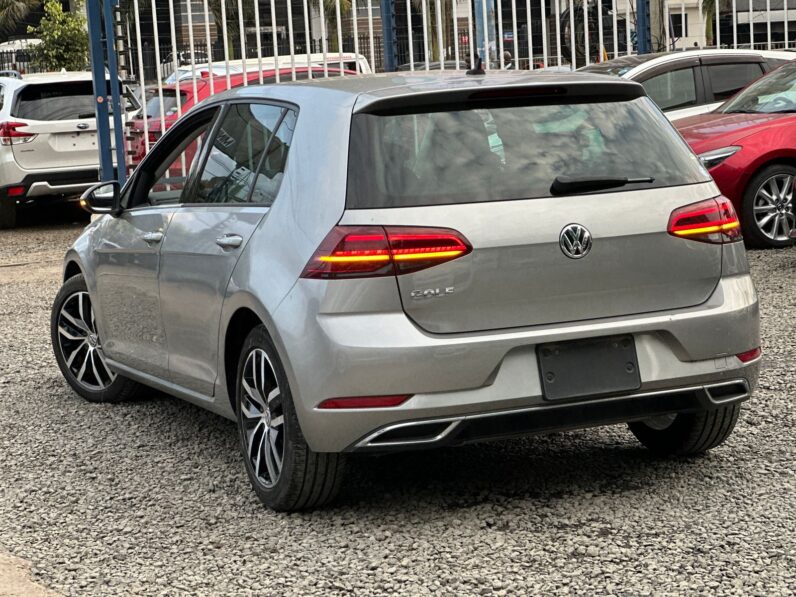 
								Volkswagen Golf Tsi full									