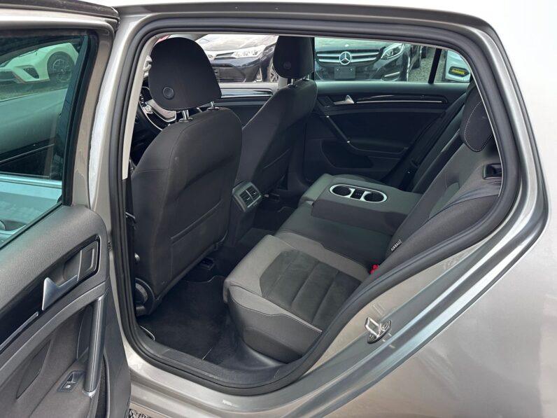 
								Volkswagen Golf Tsi full									