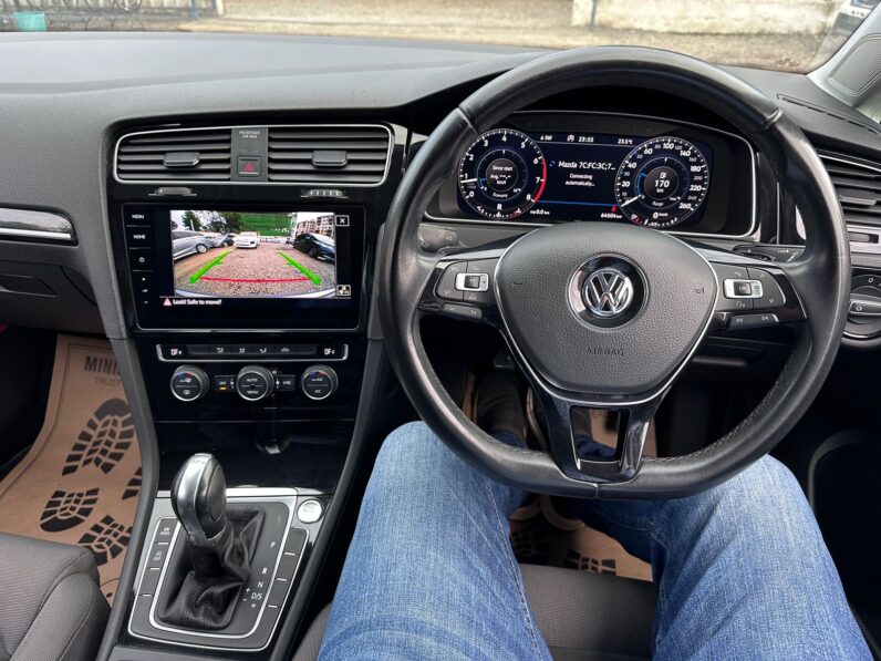 
								Volkswagen Golf Tsi full									