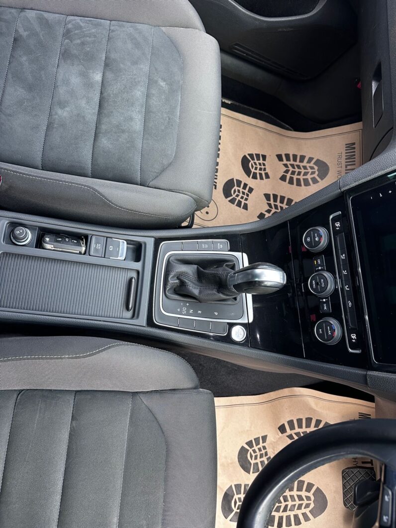 
								Volkswagen Golf Tsi full									