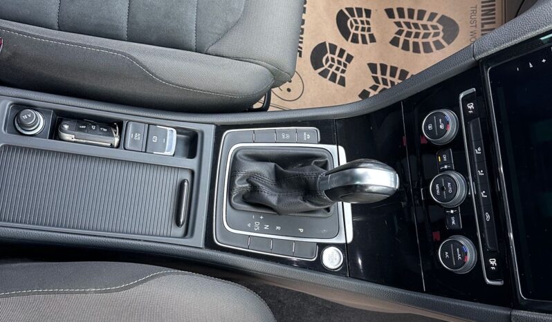 
								Volkswagen Golf Tsi full									