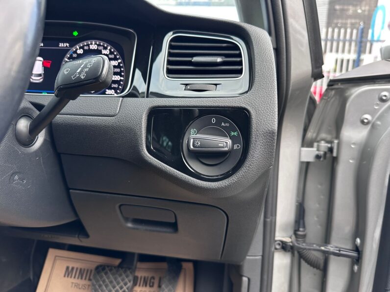 
								Volkswagen Golf Tsi full									