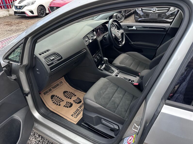 
								Volkswagen Golf Tsi full									