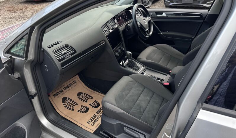 
								Volkswagen Golf Tsi full									