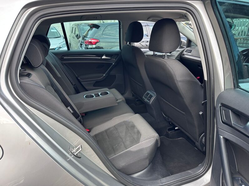 
								Volkswagen Golf Tsi full									