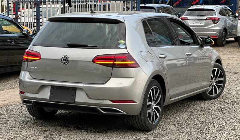 
								Volkswagen Golf Tsi full									