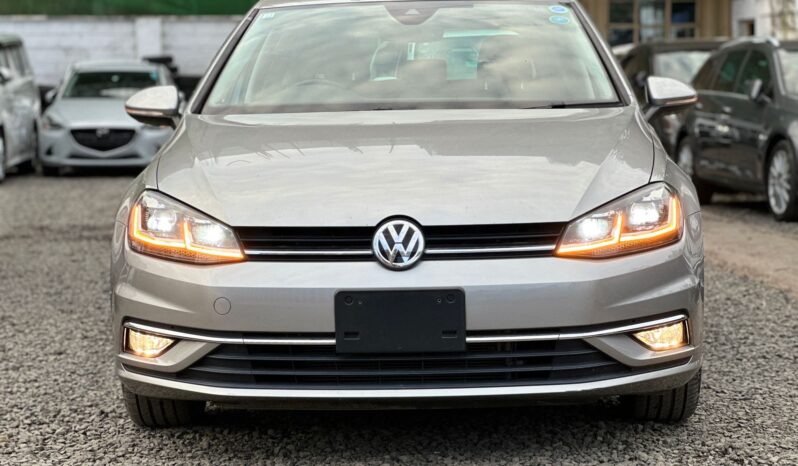 
								Volkswagen Golf Tsi full									