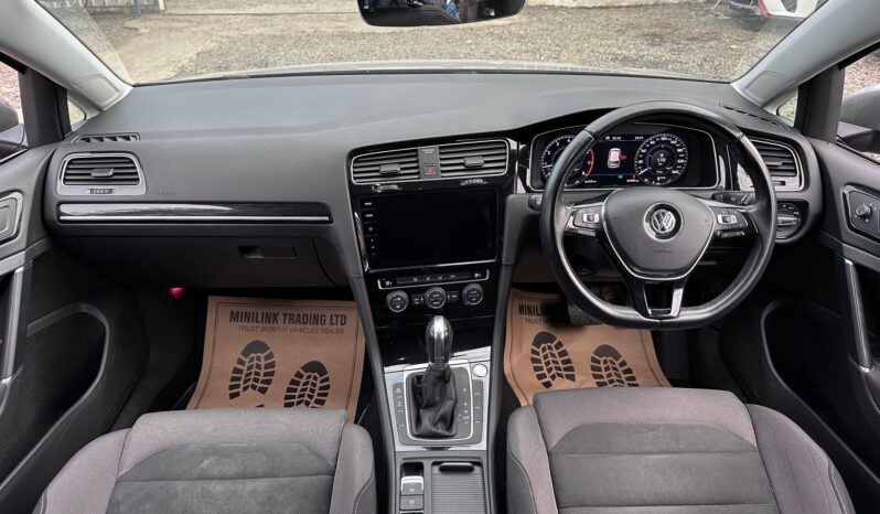 
								Volkswagen Golf Tsi full									