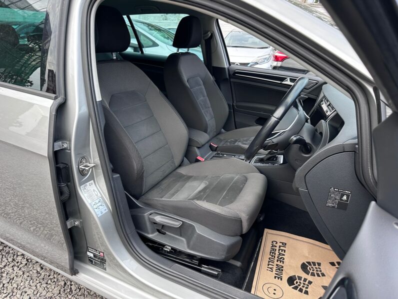 
								Volkswagen Golf Tsi full									