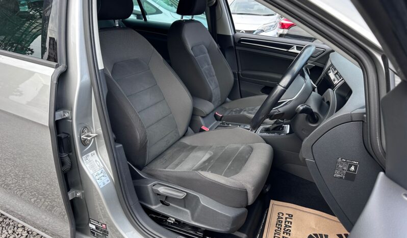 
								Volkswagen Golf Tsi full									