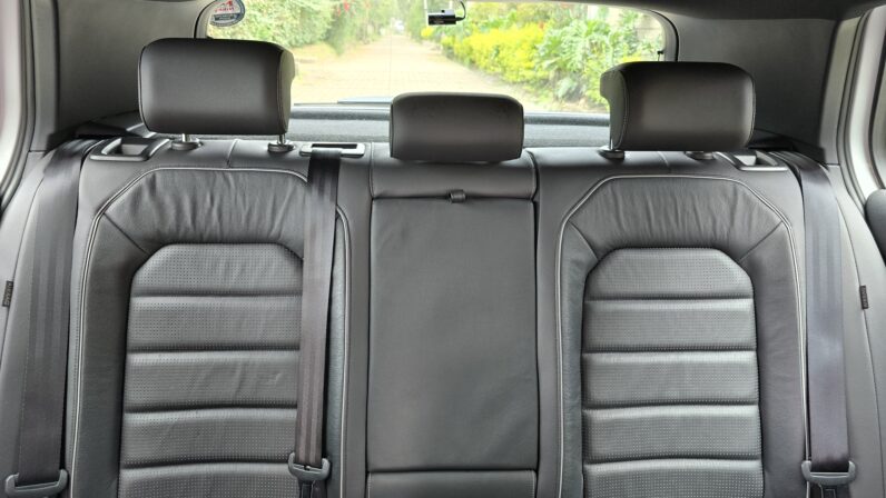 
								Voxwagen Golf R full									