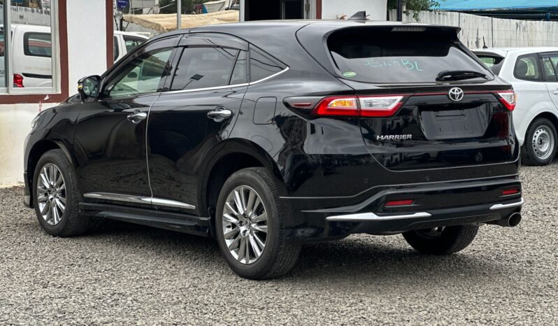
								Toyota Harrier full									