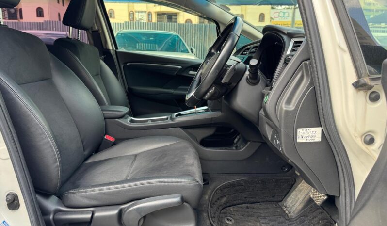 
								Honda Fit Shuttle full									