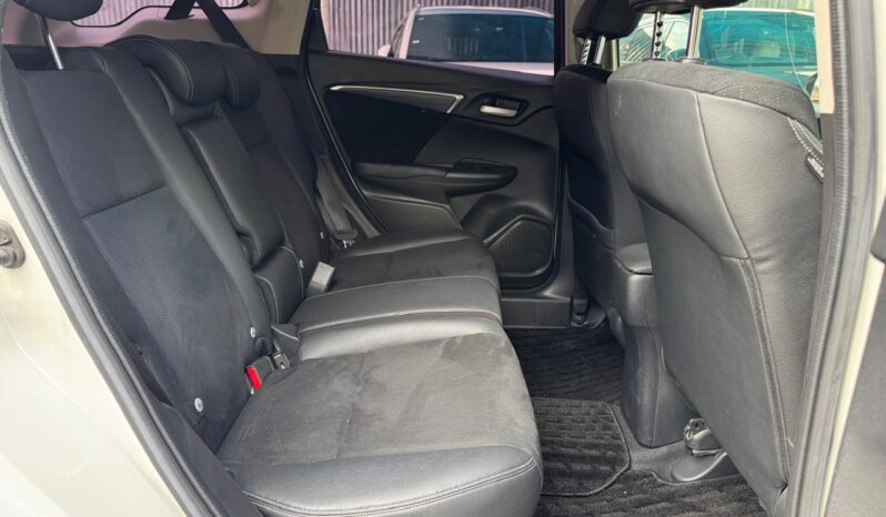 
								Honda Fit Shuttle full									