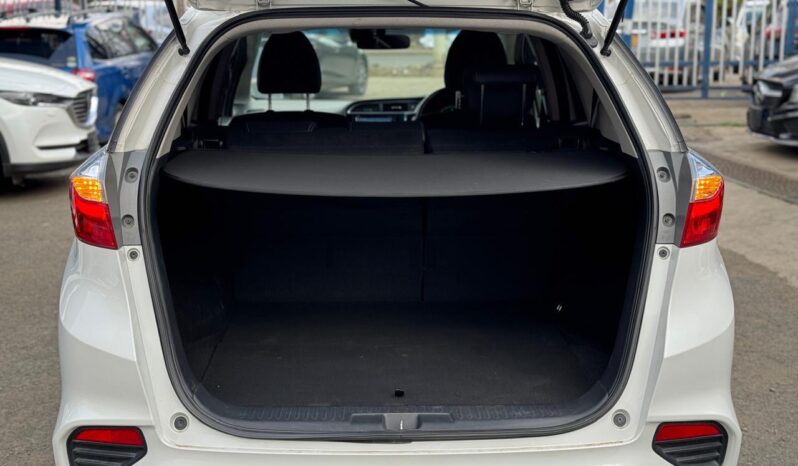 
								Honda Fit Shuttle full									