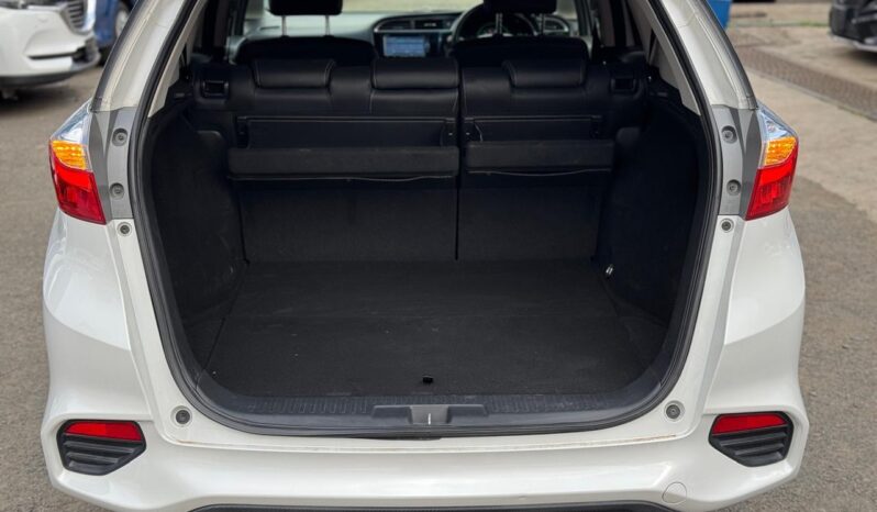 
								Honda Fit Shuttle full									