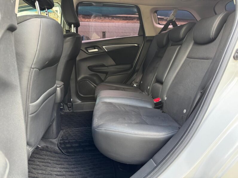 
								Honda Fit Shuttle full									