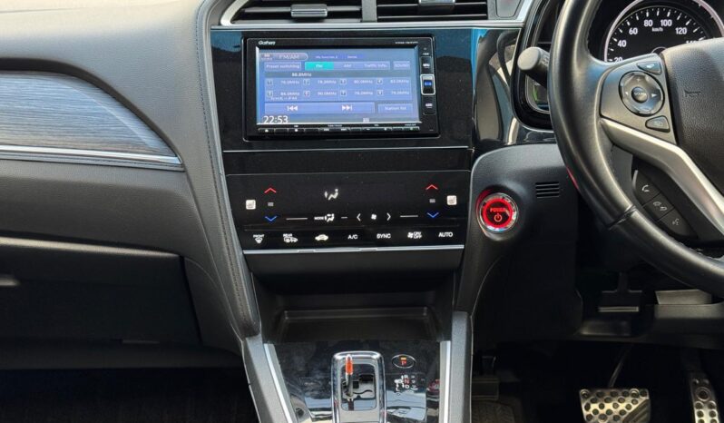 
								Honda Fit Shuttle full									