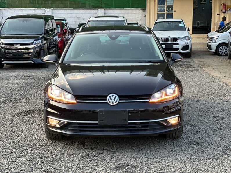 
								Volkswagen Golf Variant TSI full									