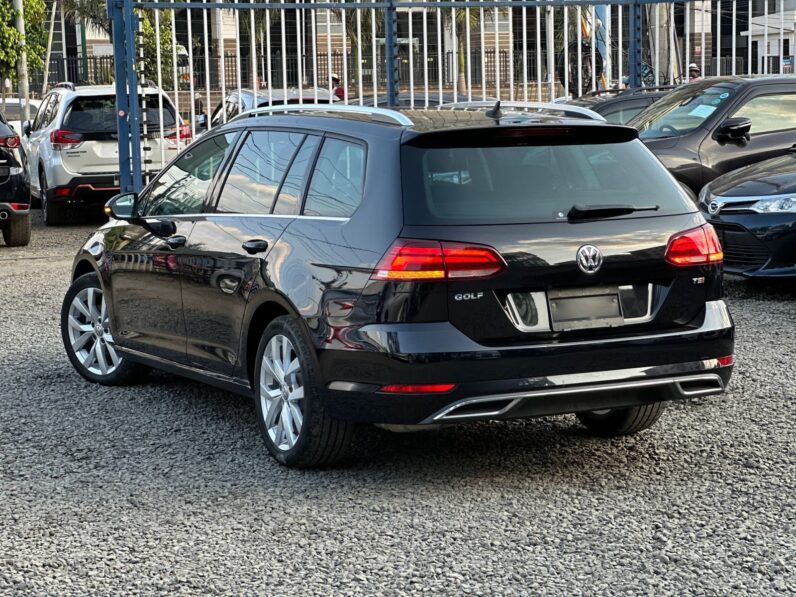 
								Volkswagen Golf Variant TSI full									