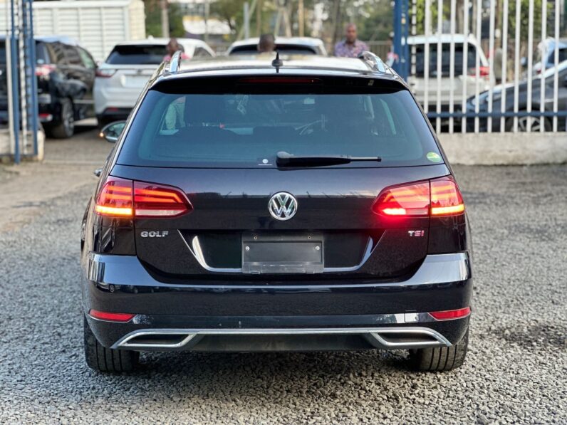 
								Volkswagen Golf Variant TSI full									