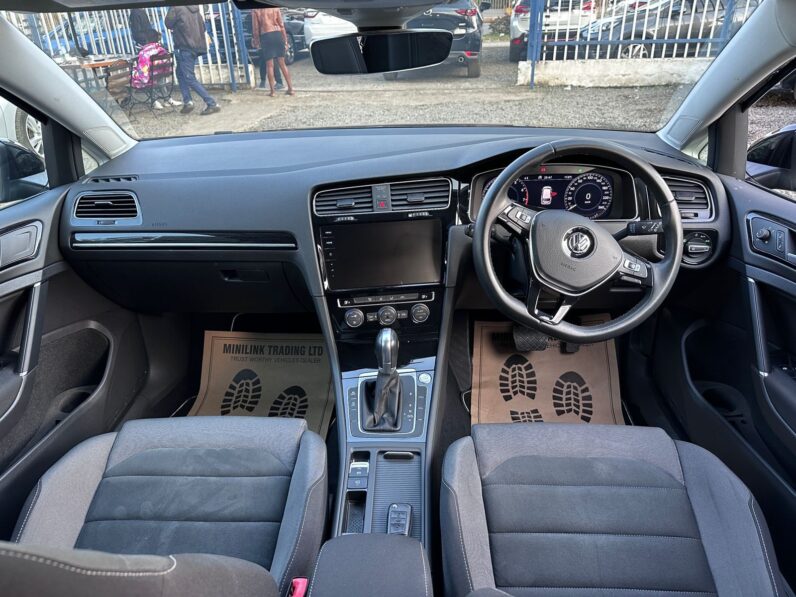 
								Volkswagen Golf Variant TSI full									