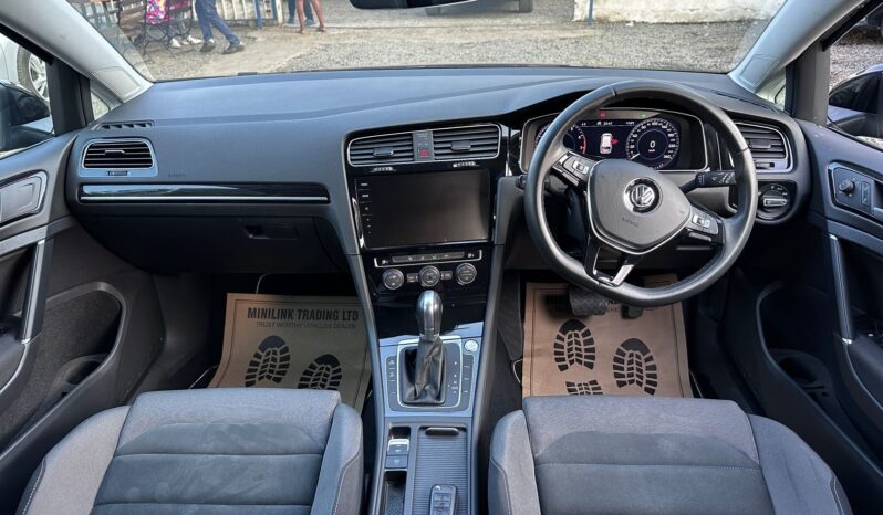 
								Volkswagen Golf Variant TSI full									