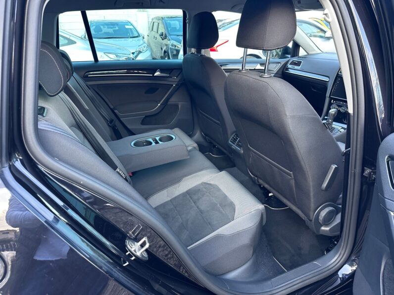 
								Volkswagen Golf Variant TSI full									