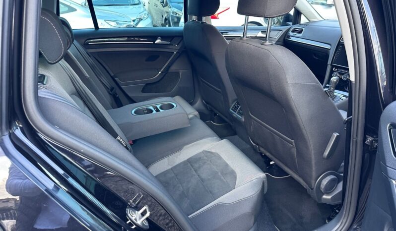 
								Volkswagen Golf Variant TSI full									