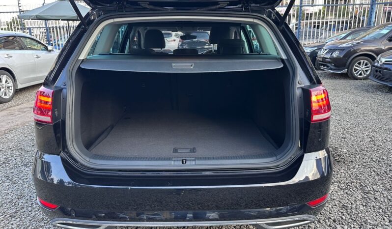 
								Volkswagen Golf Variant TSI full									