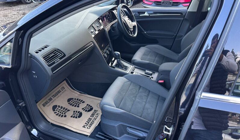 
								Volkswagen Golf Variant TSI full									