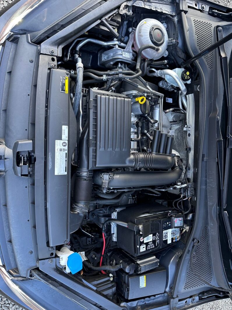 
								Volkswagen Golf Variant TSI full									