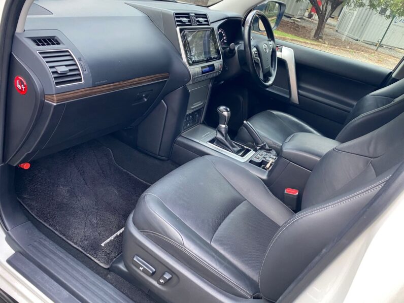 
								Toyota Land Cruiser Prado TX full									