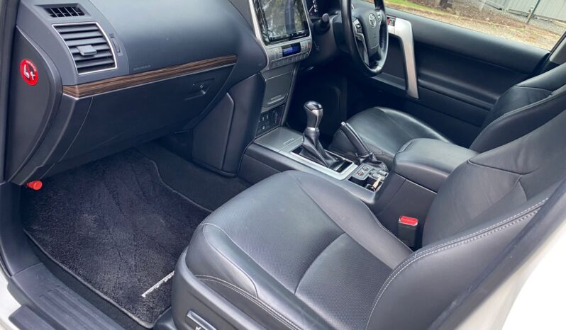 
								Toyota Land Cruiser Prado TX full									