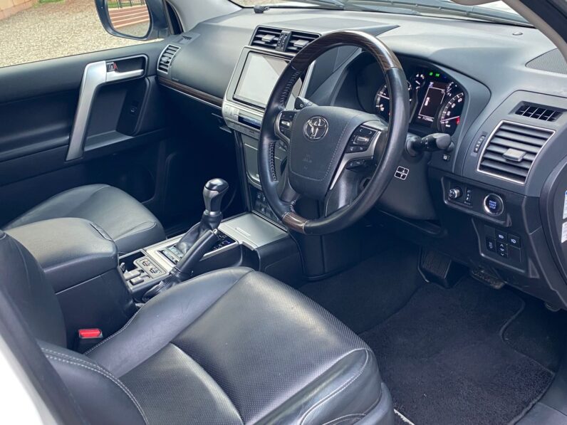 
								Toyota Land Cruiser Prado TX full									