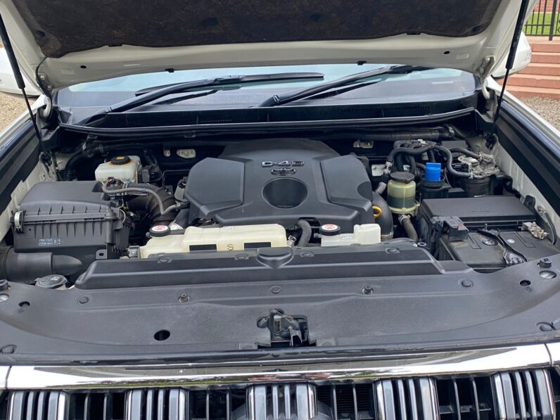 
								Toyota Land Cruiser Prado TX full									