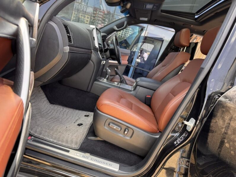 
								Land Cruiser 200 ZX full									