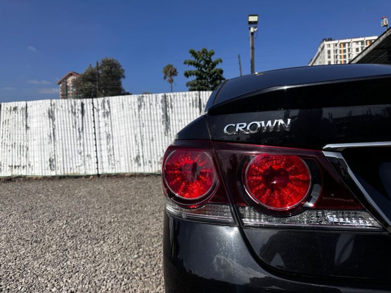 
								Toyota Crown Athelete S full									