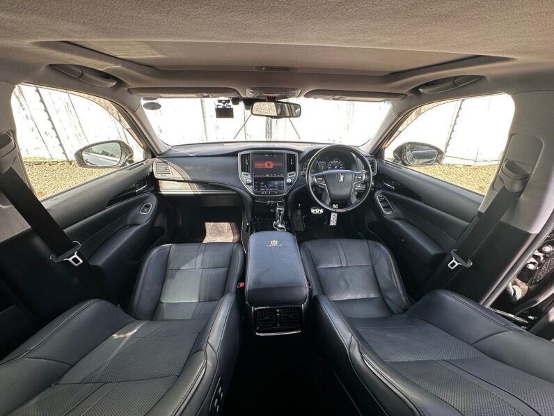 
								Toyota Crown Athelete S full									