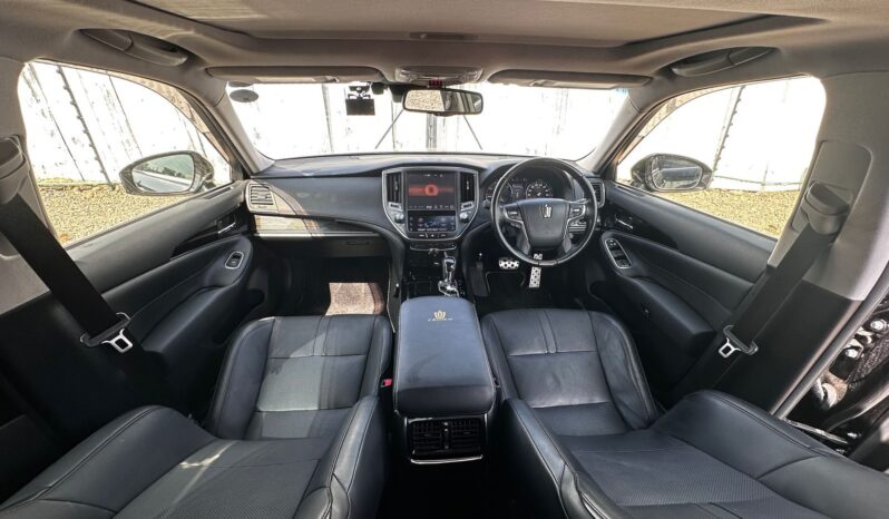 
								Toyota Crown Athelete S full									