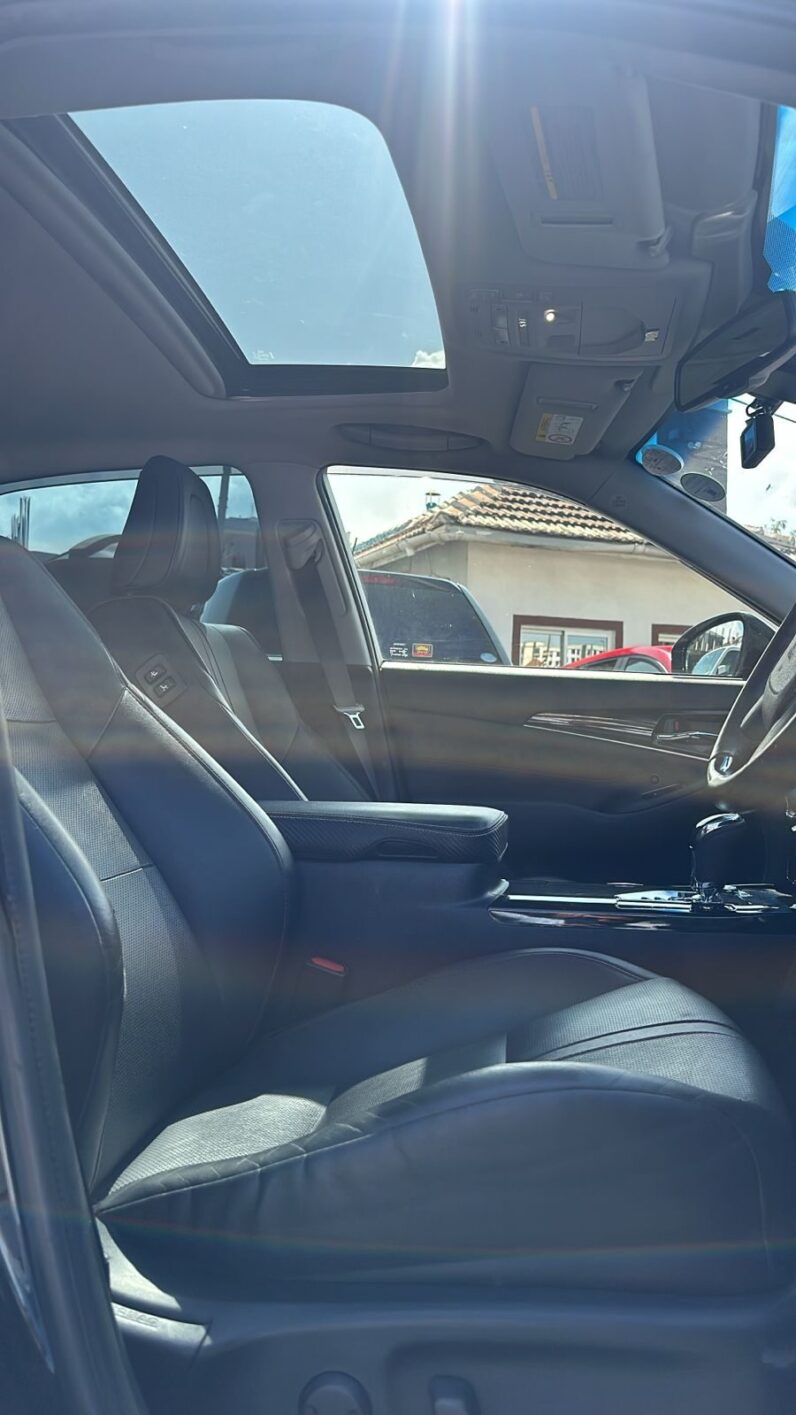 
								Toyota Crown Athelete S full									