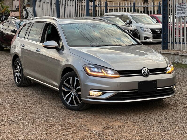 
								Volkswagen Golf full									