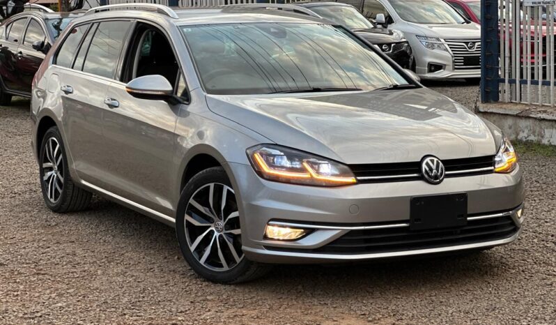 
								Volkswagen Golf full									