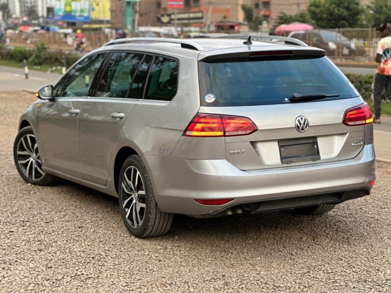 
								Volkswagen Golf full									