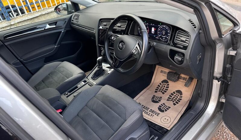 
								Volkswagen Golf full									